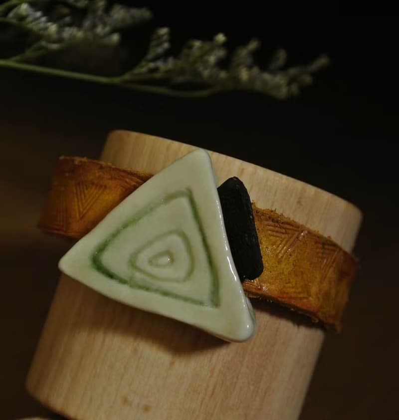 【 T - C 】手環 手鐲 皮革 牛皮 日本白瓷 瓷器  限量 自然釉色 無限看不膩色調 攝氏1350高溫燒製