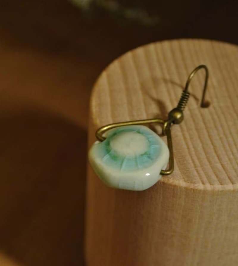 【 T - C 】耳環 日本白瓷 瓷器  限量 自然釉色 無限看不膩色調 攝氏1350高溫燒製