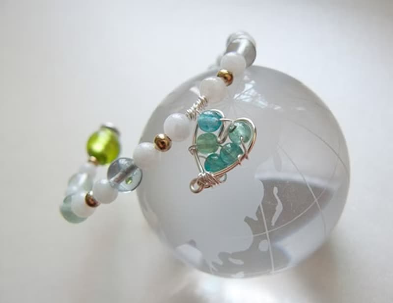 Metal-琉璃黃銅玉飾手鍊 - 綠(純手工製造.幸運物.禮物.飾品.捷克琉璃.緬甸玉.手鍊.黃銅.禮盒.金屬線)