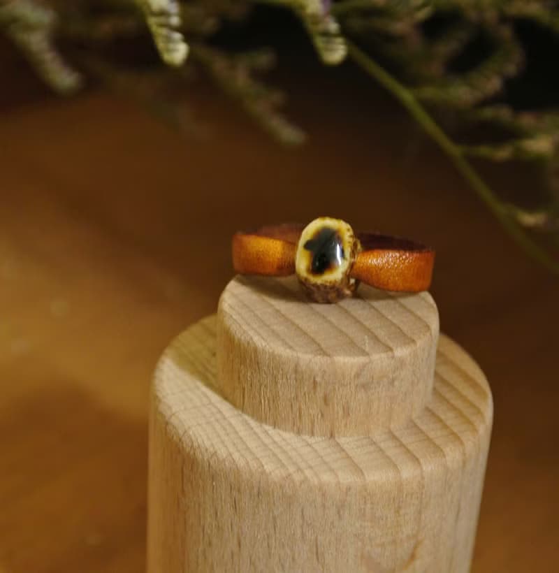 【 T - C 】戒指 皮革 牛皮 日本白瓷 瓷器  限量 自然釉色 無限看不膩色調 攝氏1350高溫燒製