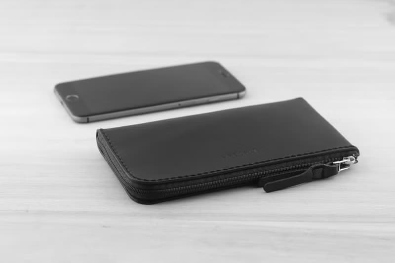 iPhone 拉鏈手機皮套 / 錢包 -- 原皮本色