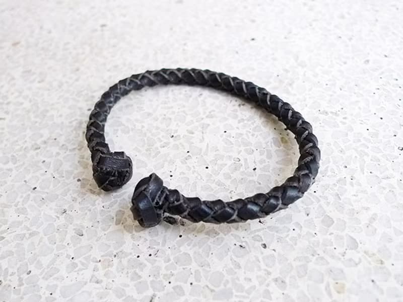 黑色手工編織手環