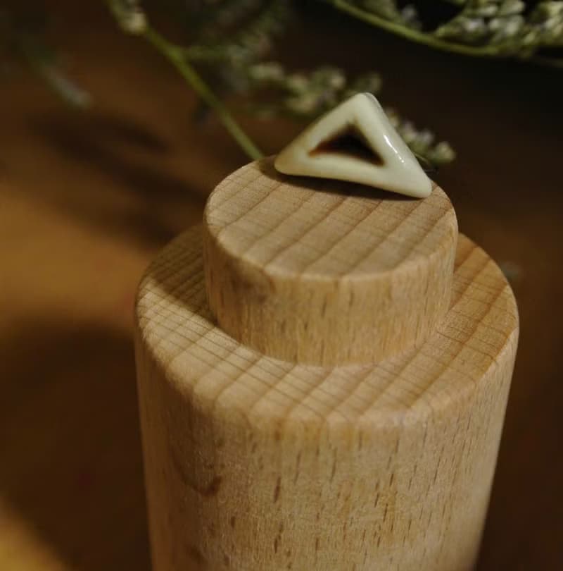 【 T - C 】耳環 日本白瓷 瓷器  限量 自然釉色 無限看不膩色調 攝氏1350高溫燒製