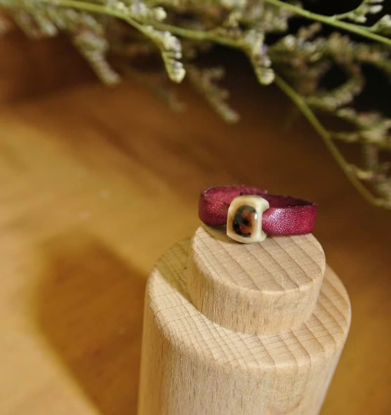 【 T - C 】戒指 皮革 牛皮 日本白瓷 瓷器  限量 自然釉色 無限看不膩色調 攝氏1350高溫燒製