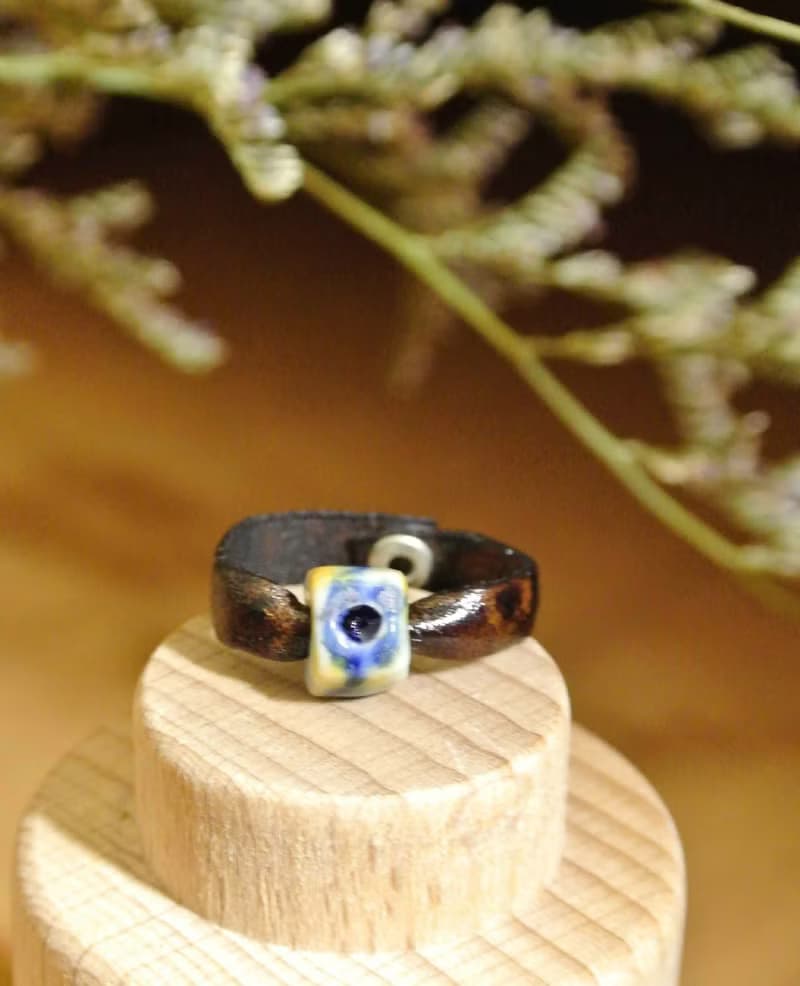 【 T - C 】戒指 皮革 牛皮 日本白瓷 瓷器  限量 自然釉色 無限看不膩色調 攝氏1350高溫燒製