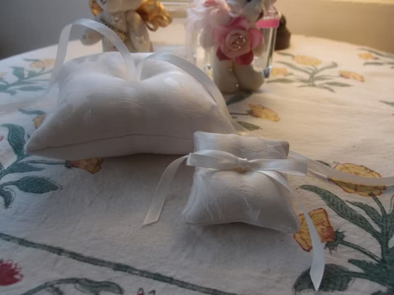 浪漫婚禮必備。簡約綁帶戒枕