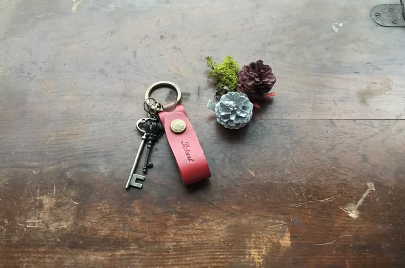 isni 藏愛鑰匙圈  歐洲牛皮/黃銅五金 交換禮物