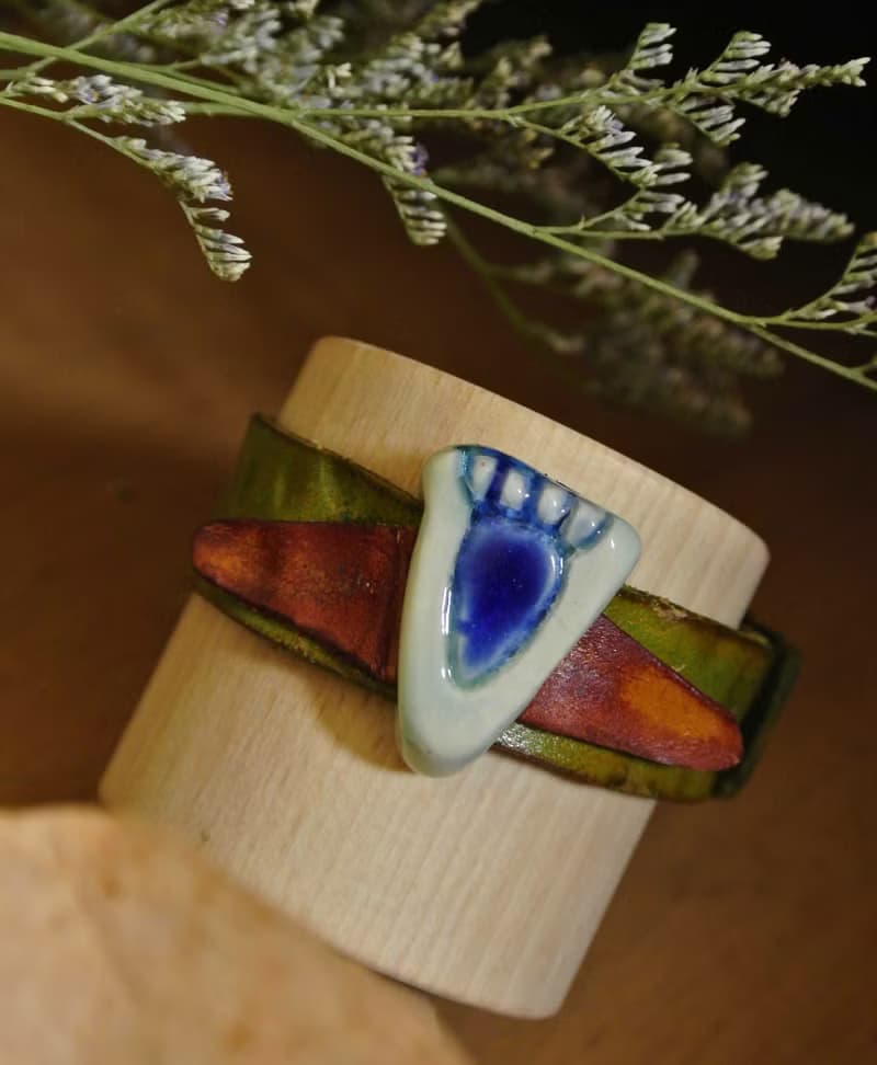 【 T - C 】手環 手鐲 皮革 牛皮 日本白瓷 瓷器  限量 自然釉色 無限看不膩色調 攝氏1350高溫燒製