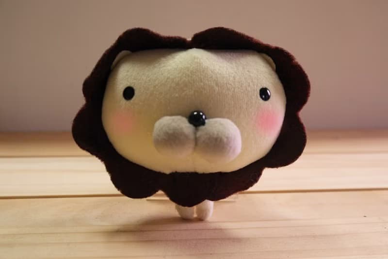 Bucute 擦拭手機螢幕┃日葵獅手機吊飾┃附耳機塞┃禮物