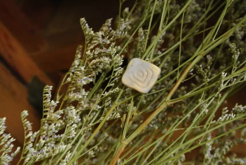 【 T - C 】耳環 日本白瓷 瓷器  限量 自然釉色 無限看不膩色調 攝氏1350高溫燒製