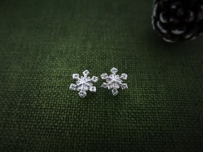 聖誕小雪花 | 純銀耳環 可改夾式 手作銀飾 簡約 聖誕禮物