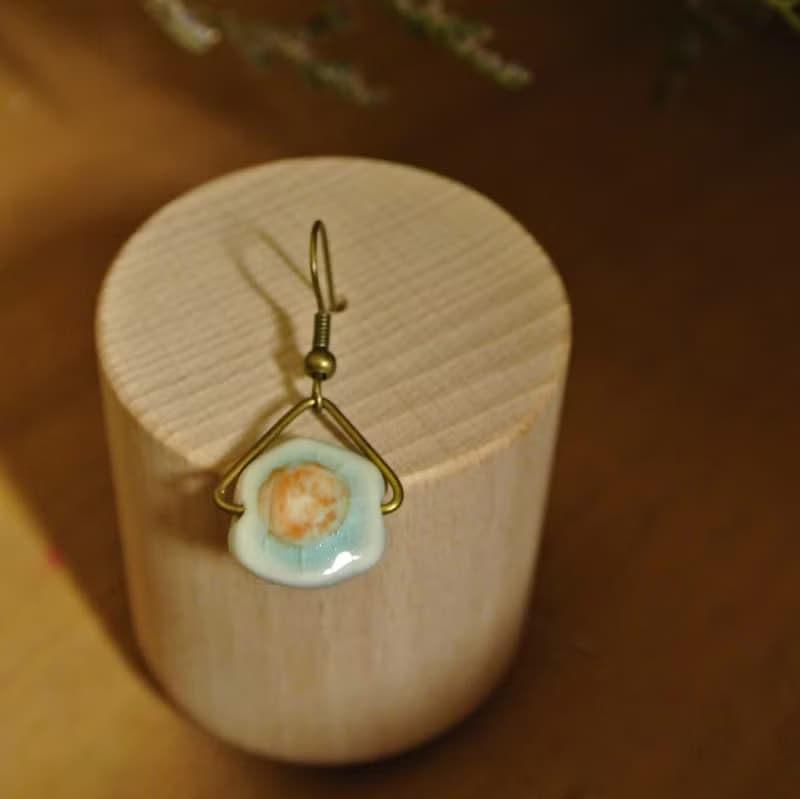 【 T - C 】耳環 日本白瓷 瓷器  限量 自然釉色 無限看不膩色調 攝氏1350高溫燒製