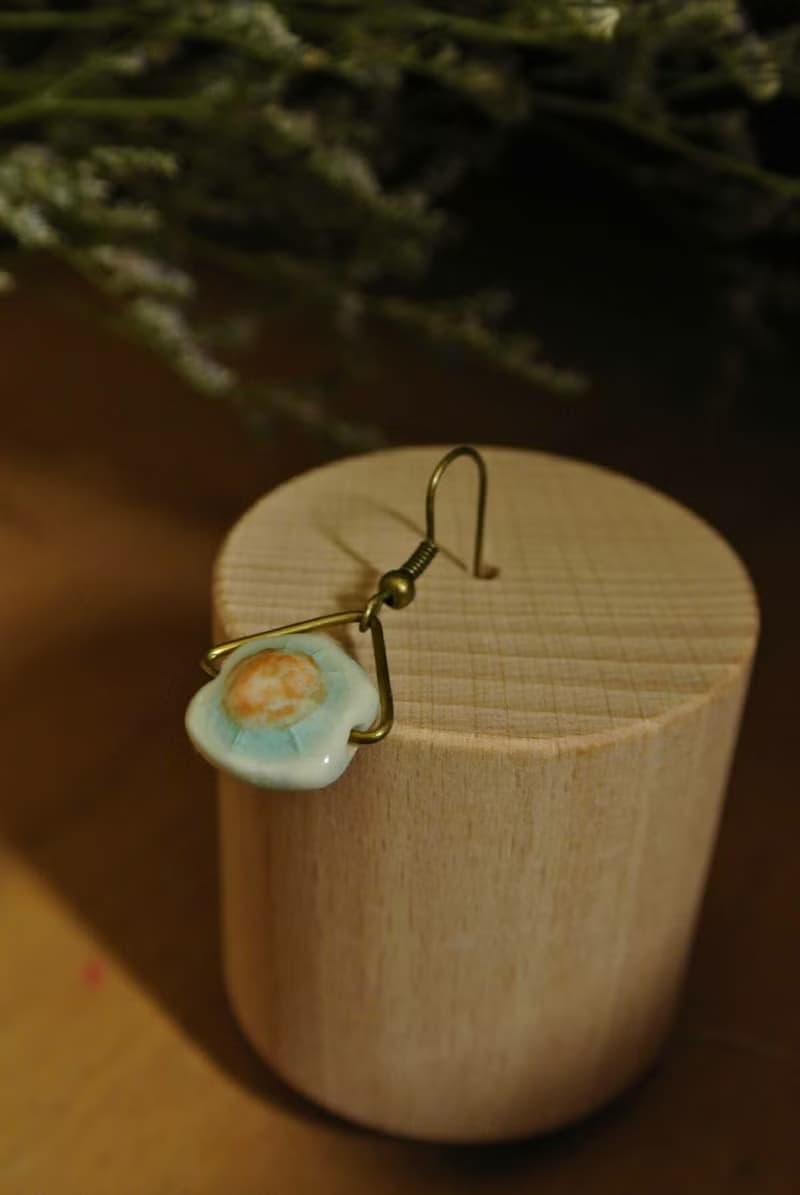 【 T - C 】耳環 日本白瓷 瓷器  限量 自然釉色 無限看不膩色調 攝氏1350高溫燒製