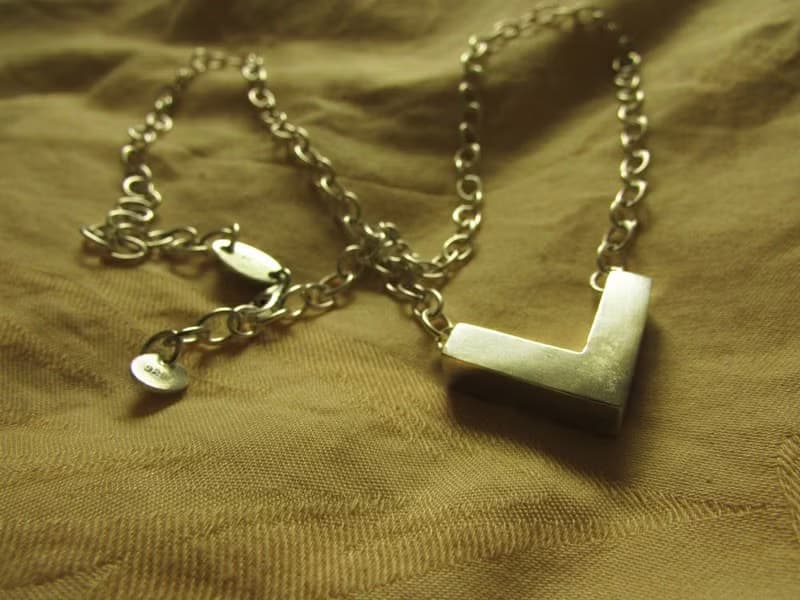 V a necklace_ V a項鍊 | 925銀 男生禮物 男朋友 字母V 對鍊