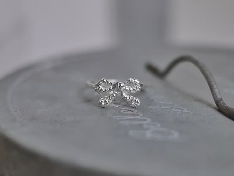 微笑少女蕾絲蝴蝶結 純銀戒指 手工精緻質感