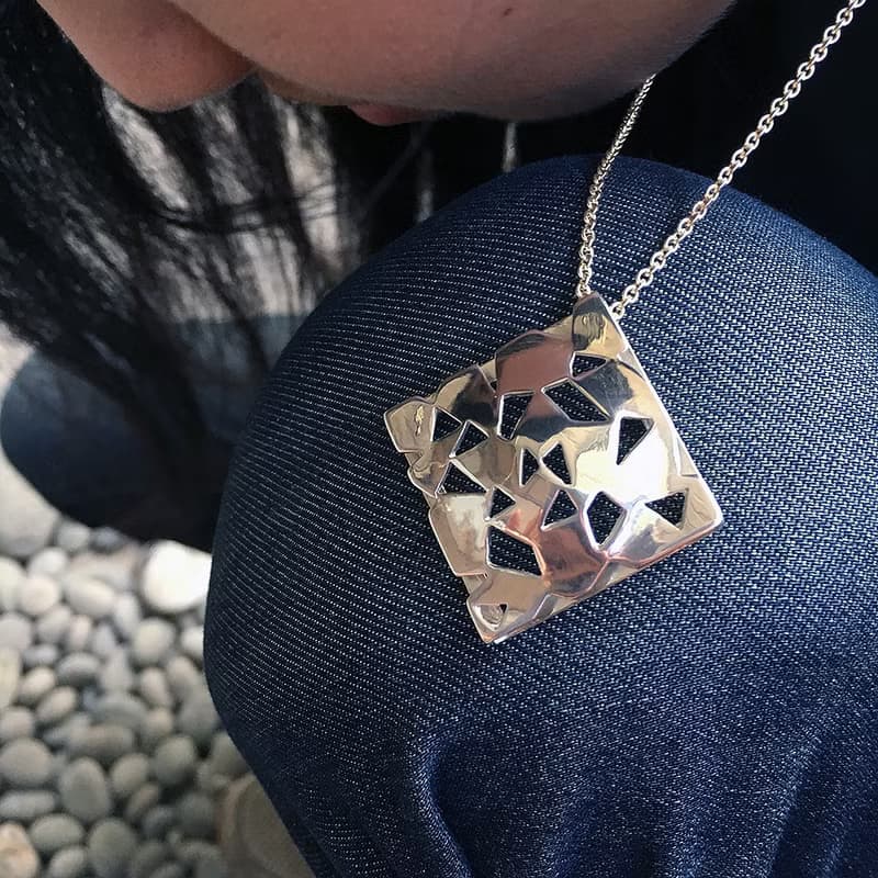 冰氛女款(純銀墜飾項鍊),冰溶代表火熱的個性美,愛自己幸福中