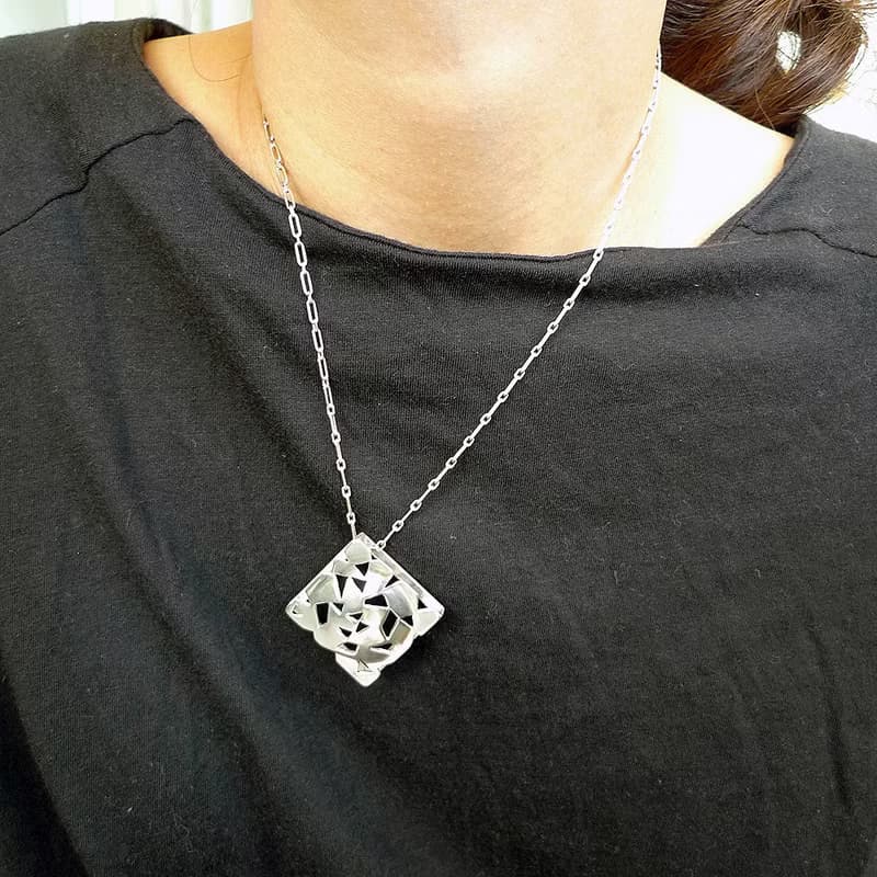 冰氛女款(純銀墜飾項鍊),冰溶代表火熱的個性美,愛自己幸福中
