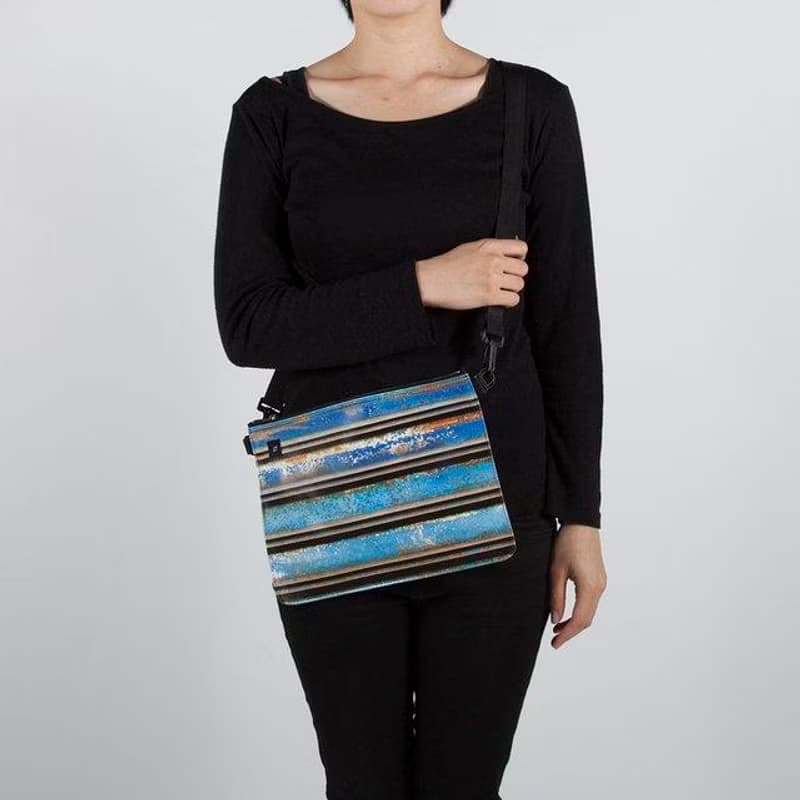 軽量 140g  ブルーシャッター　ボディーバッグ　Tcollector