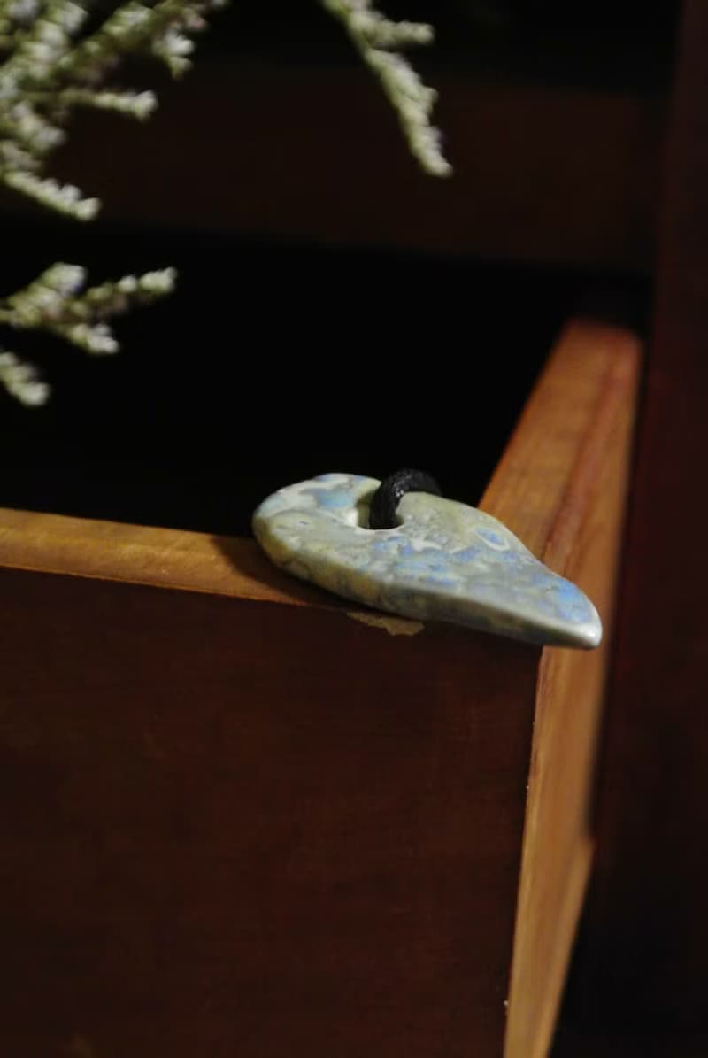 【 T - C 】項鍊 日本白瓷 瓷器  限量 自然釉色 無限看不膩色調 攝氏1350高溫燒製