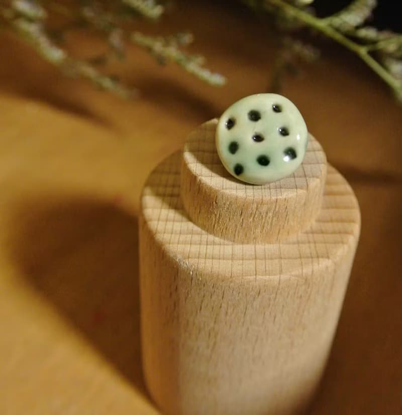 【 T - C 】耳環 日本白瓷 瓷器  限量 自然釉色 無限看不膩色調 攝氏1350高溫燒製