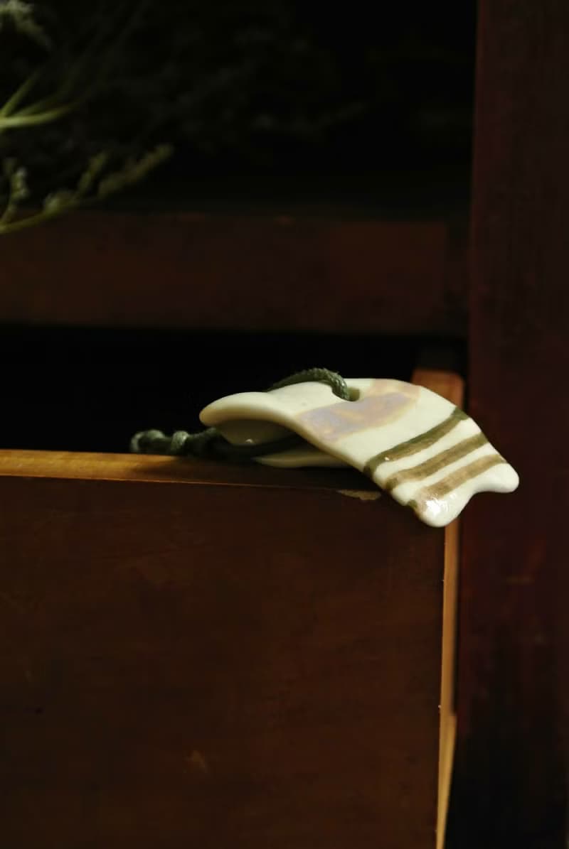 【 T - C 】項鍊 日本白瓷 瓷器  限量 自然釉色 無限看不膩色調 攝氏1350高溫燒製