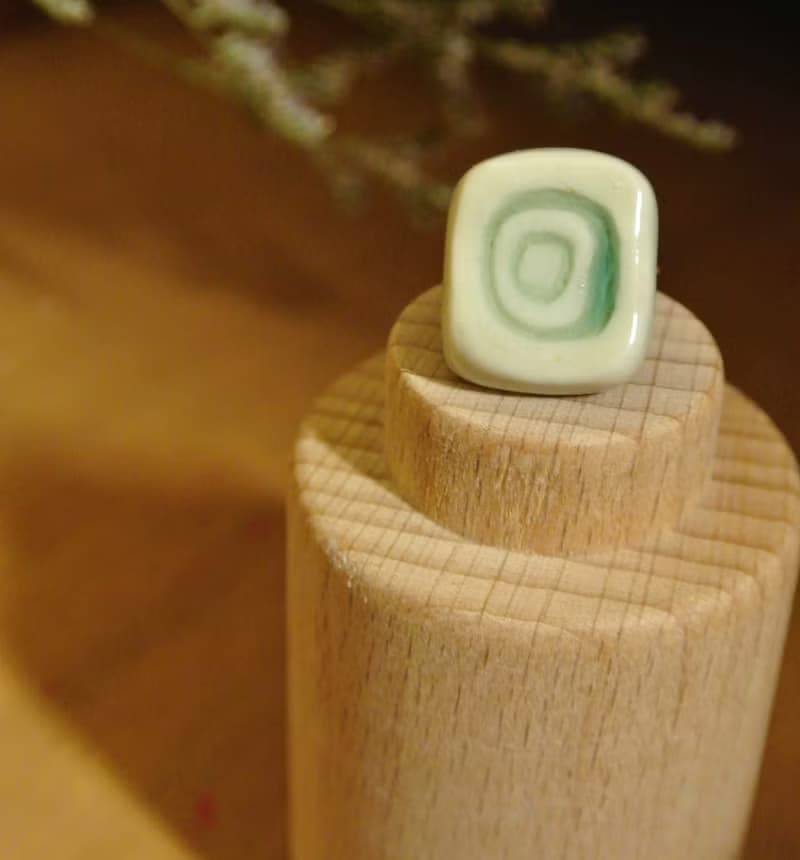 【 T - C 】耳環 日本白瓷 瓷器  限量 自然釉色 無限看不膩色調 攝氏1350高溫燒製