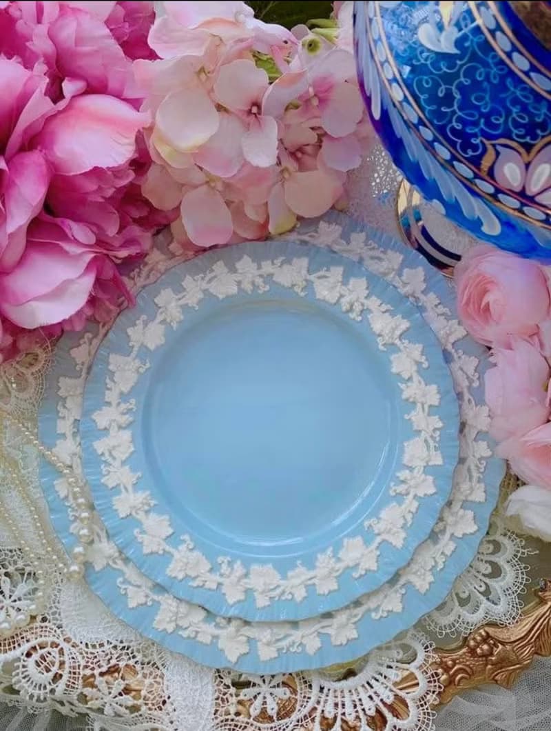英國骨瓷Wedgwood 1940 年藤浮雕蛋糕盤庫存品值得收藏