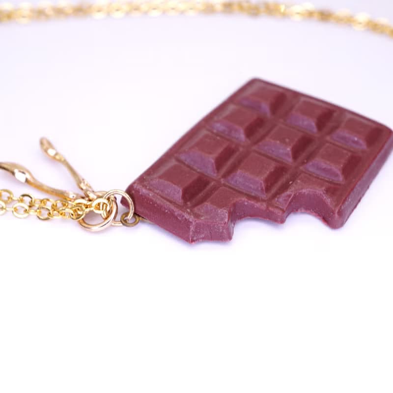 Playful Design 咬一口朱古力塊頸鏈