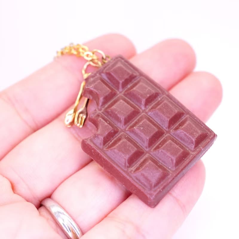 Playful Design 咬一口朱古力塊頸鏈