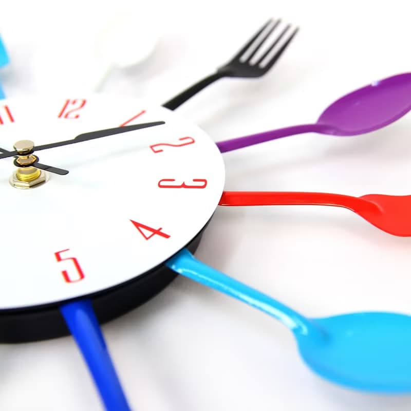 iINDOORS 彩虹餐具靜音時鐘 掛鐘 鐵鐘 設計 刀叉 湯匙 餐廳裝飾