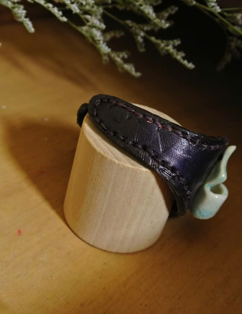 【 T - C 】手環 手鐲 皮革 牛皮 日本白瓷 瓷器  限量 自然釉色 無限看不膩色調 攝氏1350高溫燒製