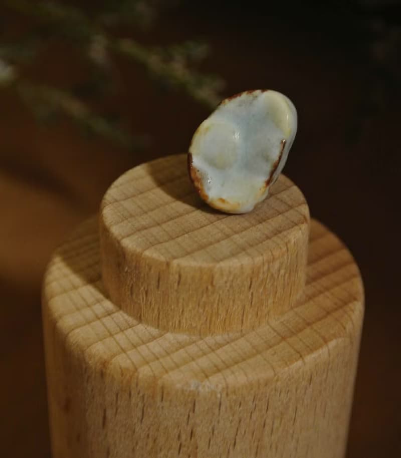 【 T - C 】耳環 日本白瓷 瓷器  限量 自然釉色 無限看不膩色調 攝氏1350高溫燒製