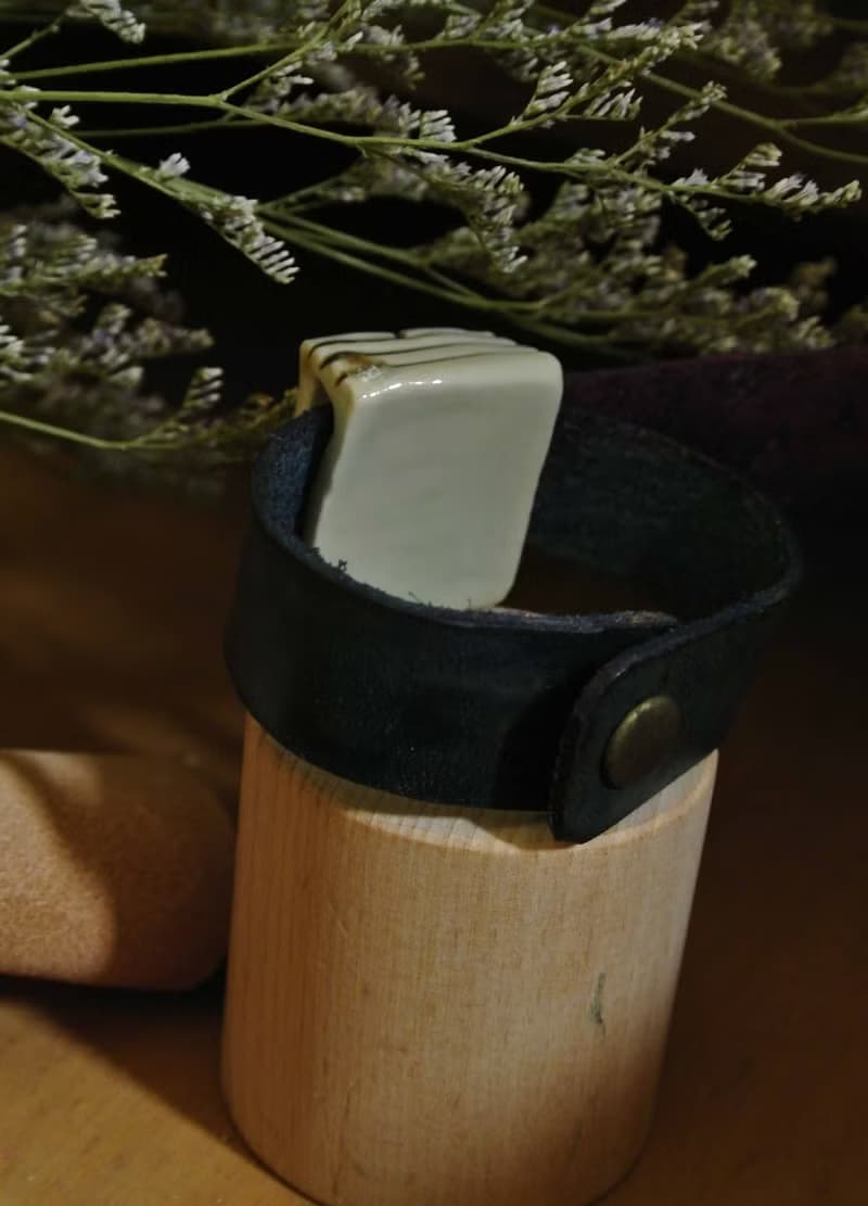 【 T - C 】手環 手鐲 皮革 牛皮 日本白瓷 瓷器  限量 自然釉色 無限看不膩色調 攝氏1350高溫燒製