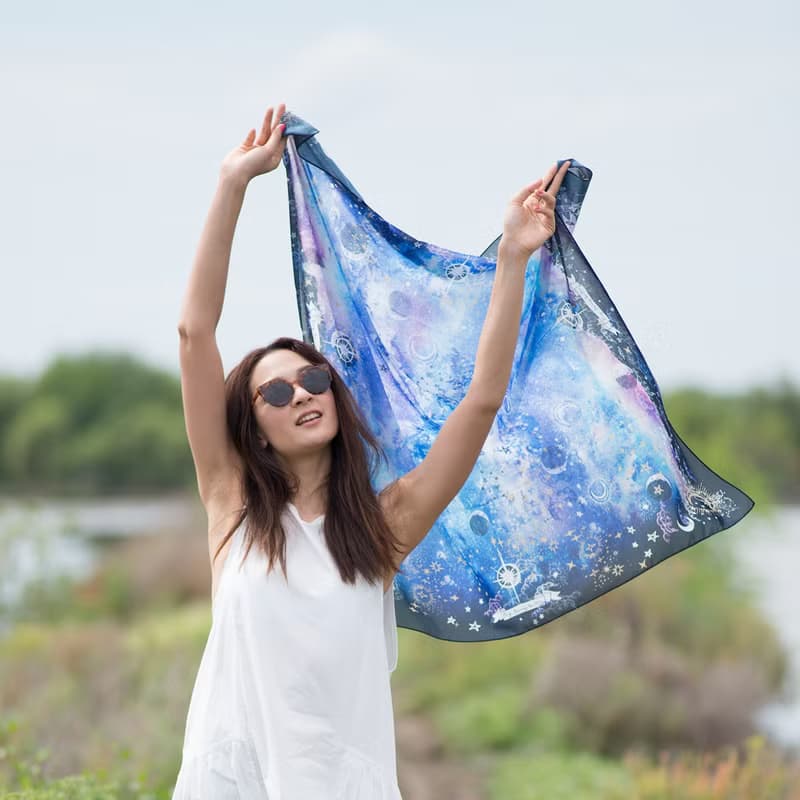 在宇宙中玩耍 - 手工圍巾/絲巾（Play among the star - Space and Galaxy Scarf）