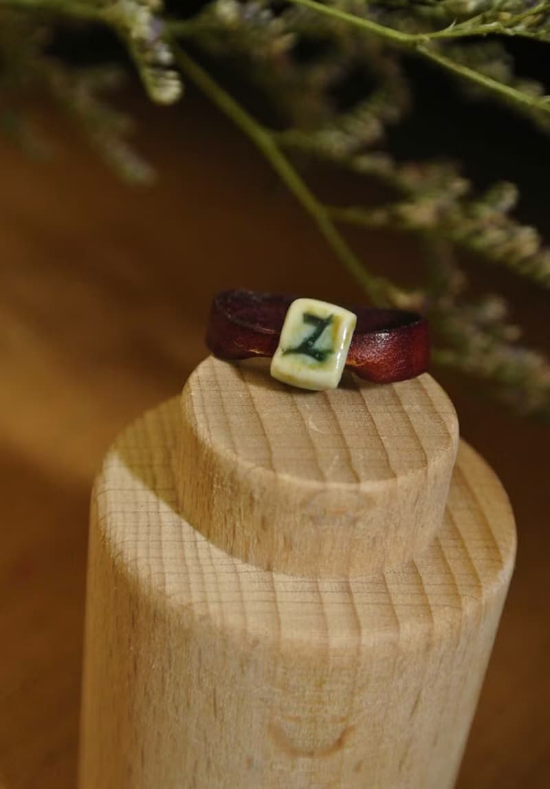 【 T - C 】戒指 皮革 牛皮 日本白瓷 瓷器  限量 自然釉色 無限看不膩色調 攝氏1350高溫燒製