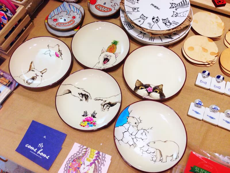 壁掛裝飾盤 / 點心盤系列－鼻子沾了花的貓