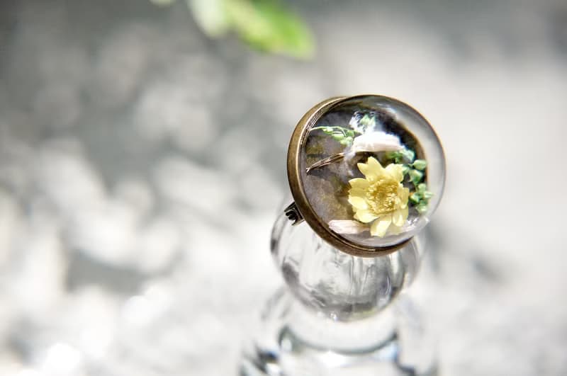 / 森林系 / 法式玻璃乾燥花胸針 別針 - 黃色花朵