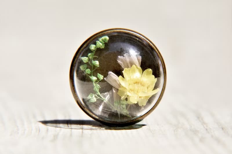 / 森林系 / 法式玻璃乾燥花胸針 別針 - 黃色花朵
