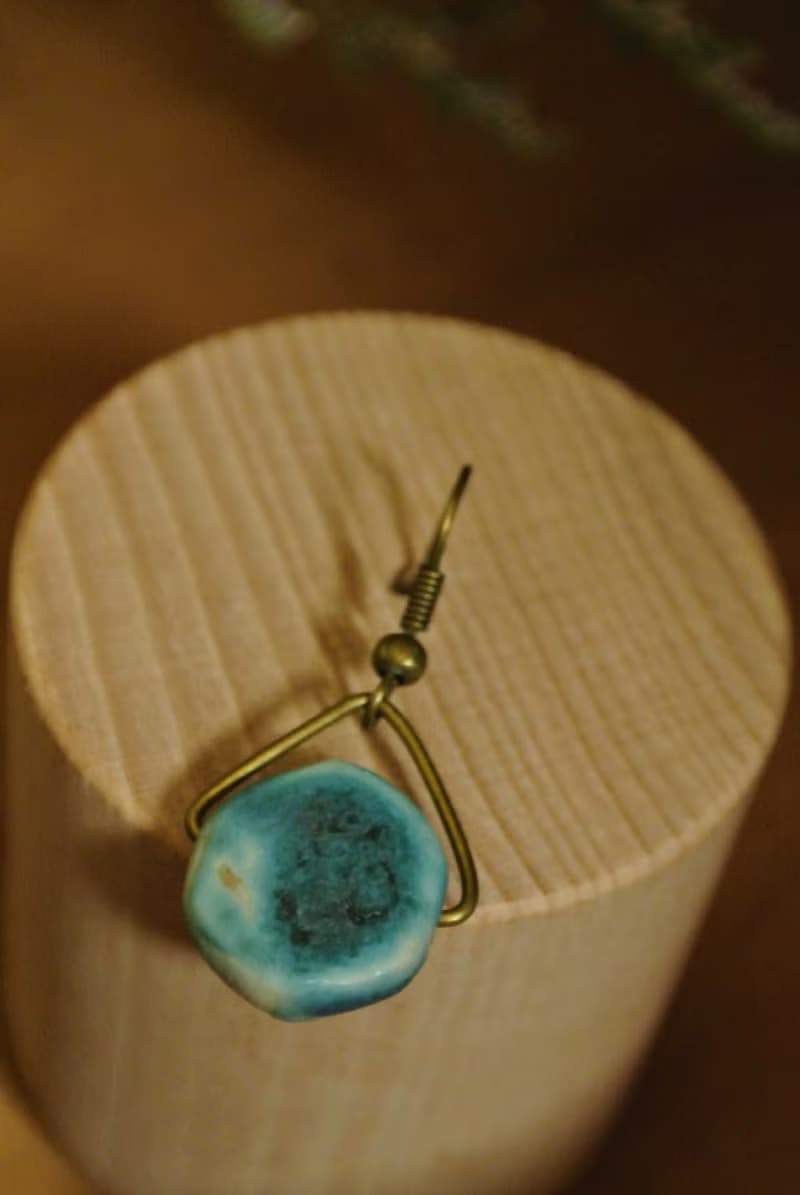 【 T - C 】耳環 日本白瓷 瓷器  限量 自然釉色 無限看不膩色調 攝氏1350高溫燒製