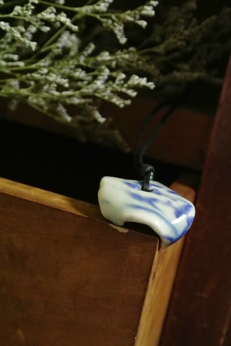 【 T - C 】項鍊 日本白瓷 瓷器  限量 自然釉色 無限看不膩色調 攝氏1350高溫燒製