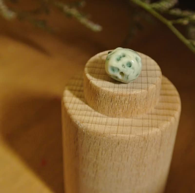 【 T - C 】耳環 日本白瓷 瓷器  限量 自然釉色 無限看不膩色調 攝氏1350高溫燒製