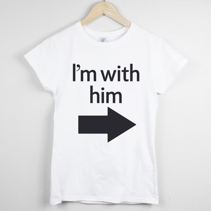 I'm with him短袖T恤-2色 我跟他在一起情人七夕禮情侶設計文字