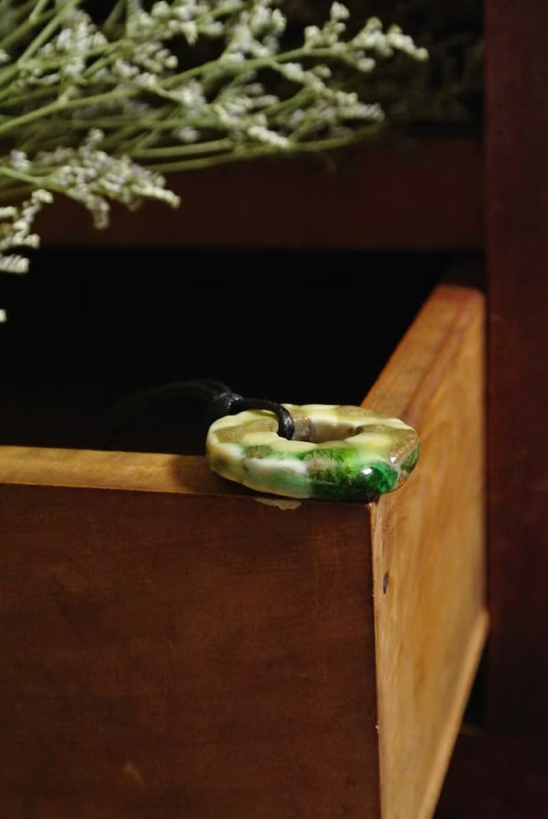 【 T - C 】項鍊 日本白瓷 瓷器  限量 自然釉色 無限看不膩色調 攝氏1350高溫燒製