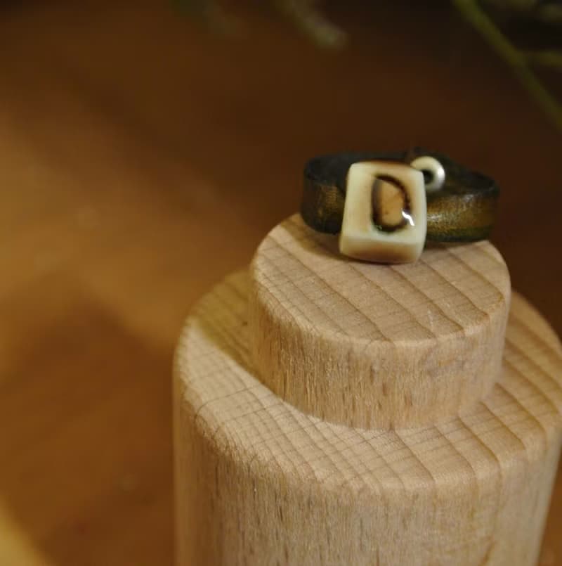 【 T - C 】戒指 皮革 牛皮 日本白瓷 瓷器  限量 自然釉色 無限看不膩色調 攝氏1350高溫燒製