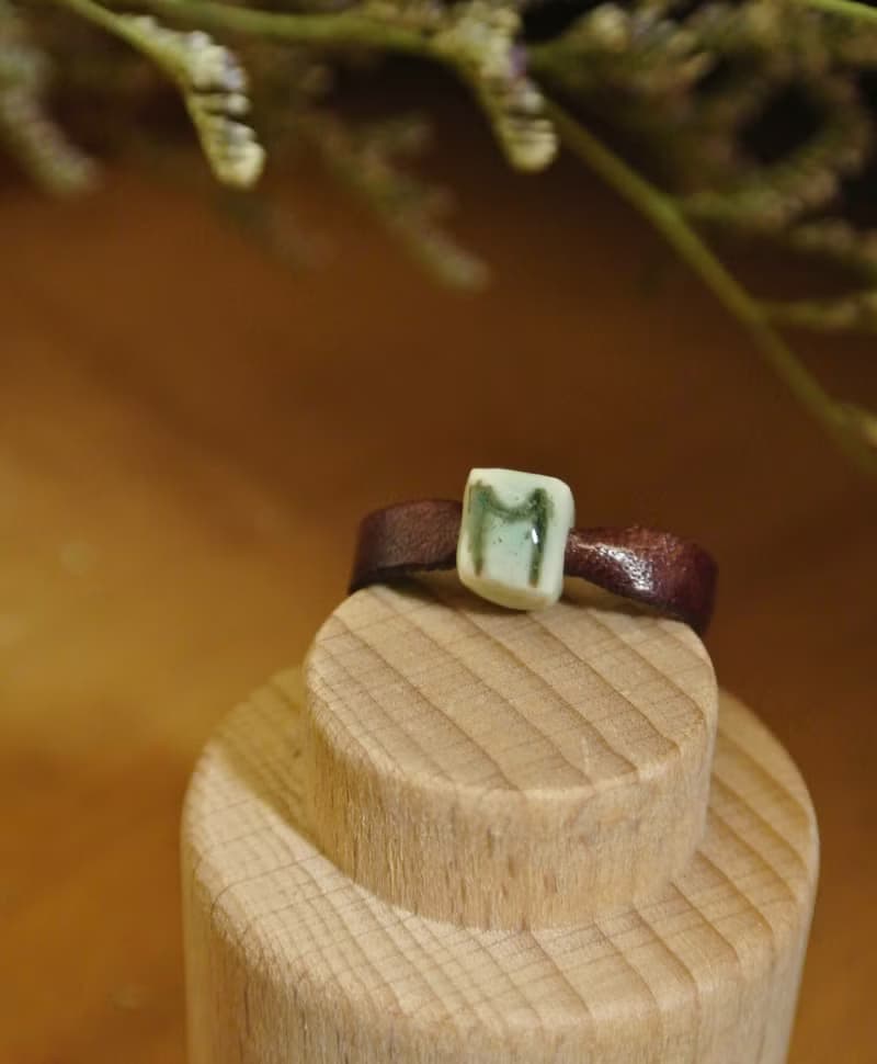 【 T - C 】戒指 皮革 牛皮 日本白瓷 瓷器  限量 自然釉色 無限看不膩色調 攝氏1350高溫燒製