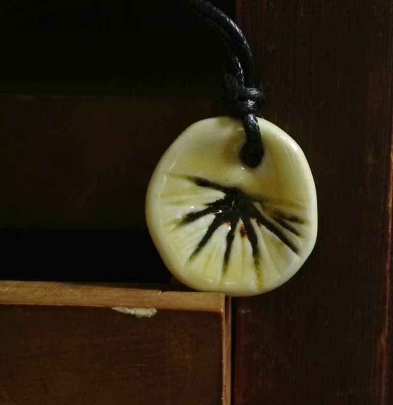 【 T - C 】項鍊 日本白瓷 瓷器  限量 自然釉色 無限看不膩色調 攝氏1350高溫燒製