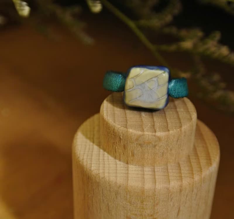 【 T - C 】戒指 皮革 牛皮 日本白瓷 瓷器  限量 自然釉色 無限看不膩色調 攝氏1350高溫燒製