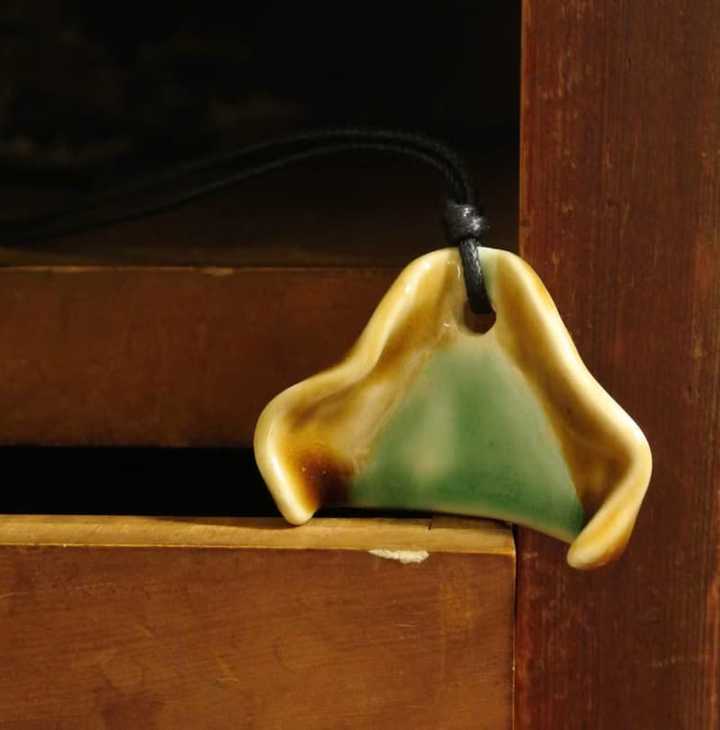 【 T - C 】項鍊 日本白瓷 瓷器  限量 自然釉色 無限看不膩色調 攝氏1350高溫燒製