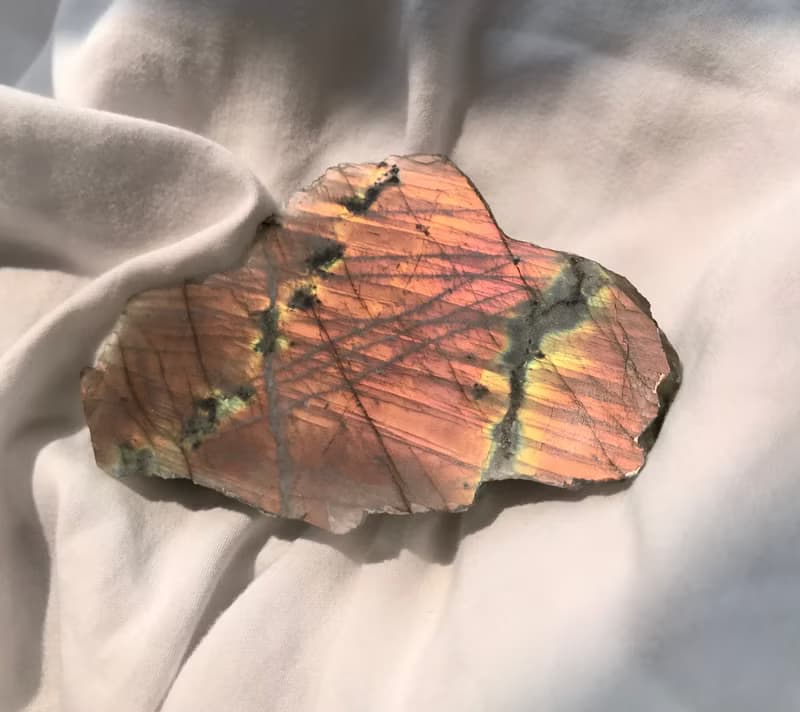 拉長石 罕有天然 雲朵 玫瑰金粉紅色金 雙面光 手握 手把玩 水晶