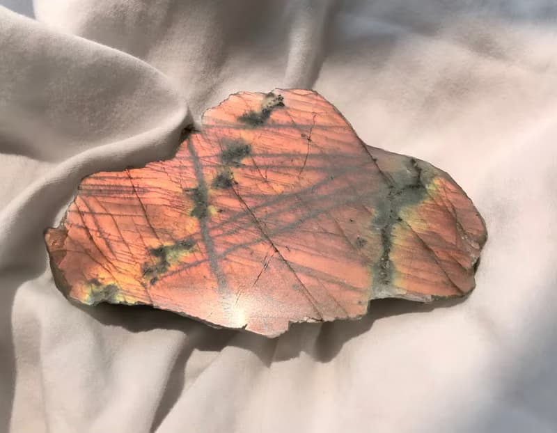 拉長石 罕有天然 雲朵 玫瑰金粉紅色金 雙面光 手握 手把玩 水晶